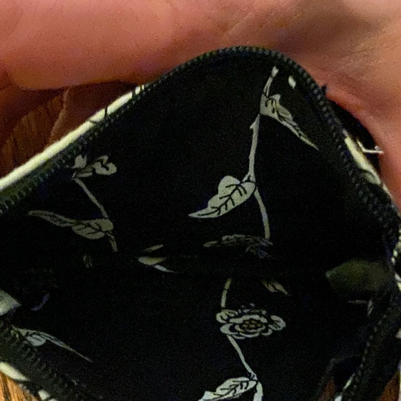 Vera Bradley Zip ID‎ Case Black & White
Silver Hardware - Picture 5 of 5